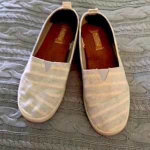 Mad love gray/cream skip on shoes size 8